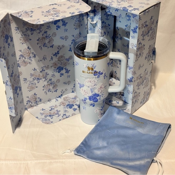 Everblooming Rosettes Pattern Stanley X LoveShackFancy 40oz - Picture 5 of 7